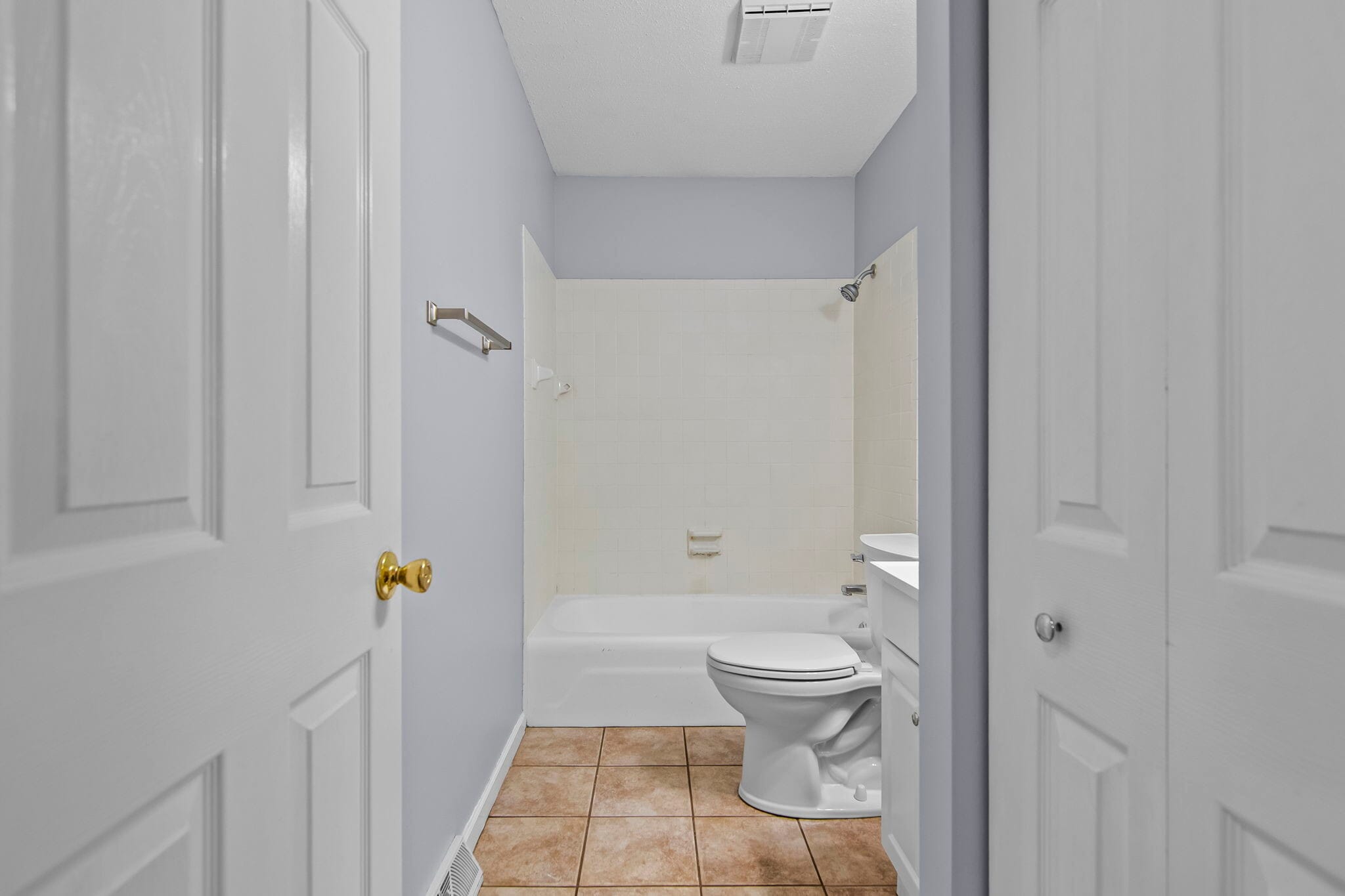 Building Photo - 204 Saxon Dr