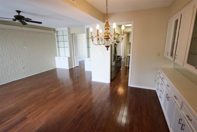 Building Photo - 7620 Del Monte Dr