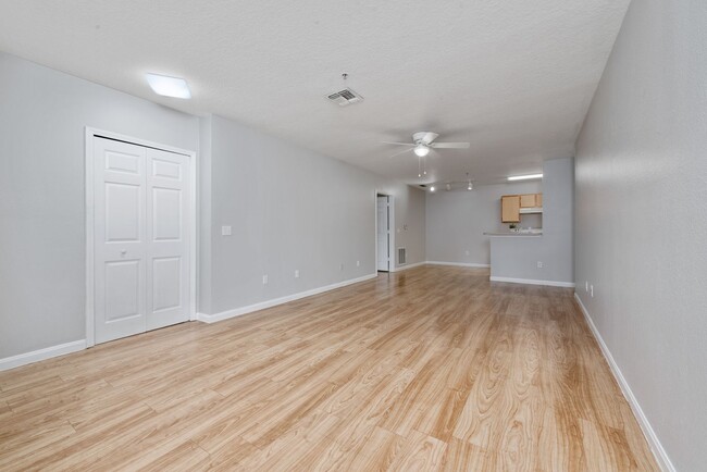 Building Photo - 2 Bedroom 2 bathroom  Condominium.