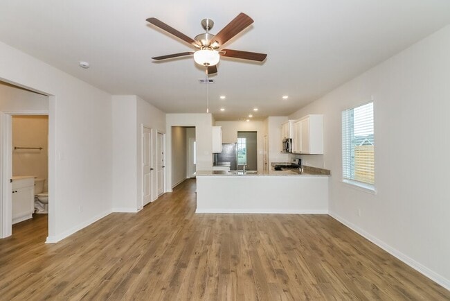 Building Photo - 401 Sunny Highlands Dr