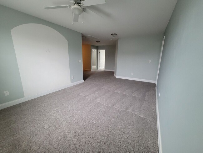 Building Photo - 5 Bedroom 3 Bath Home In Grays Creek