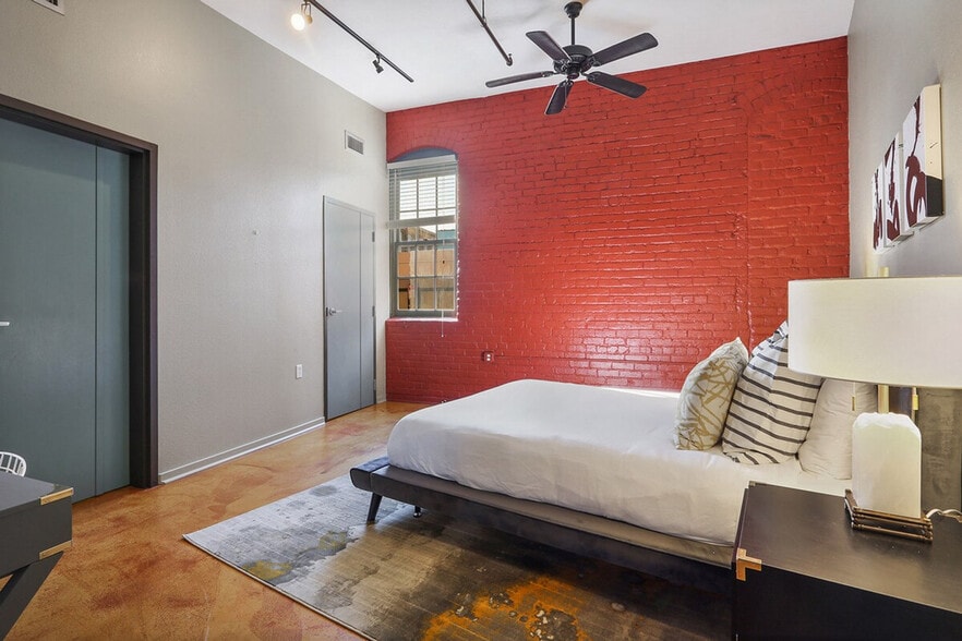 Building Photo - 1041 Constance St