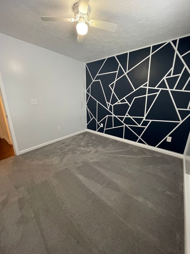 Building Photo - Gorgeous Three Bedroom Single-Family Home