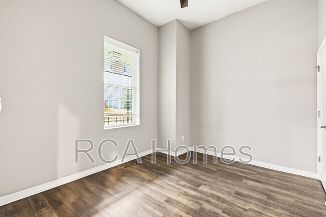 Building Photo - 1452 Woodlawn Ave