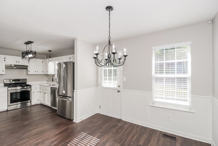 Building Photo - 661 Angela Dr