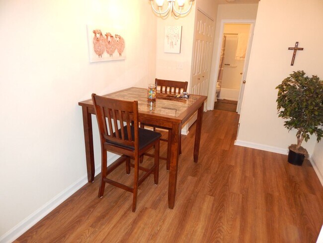 Building Photo - 305 Chowning Pl
