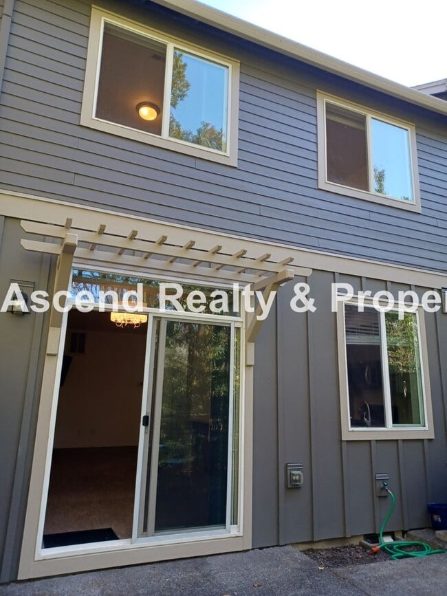 Building Photo - Lower Pirce! 3 Bed Townhome 1 Car Garage Backs to Greenspace Close to Parks, Intel, Nike, Columbi...