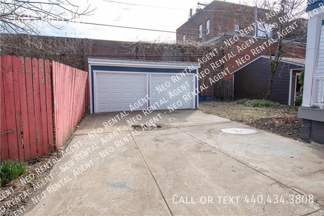 Building Photo - 1635 Hillcrest Rd