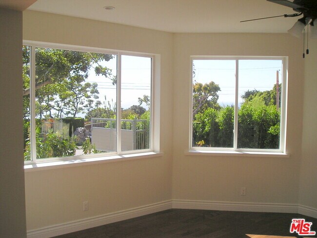 Building Photo - 7012 Birdview Ave