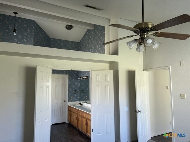 Building Photo - 4804 Shawn Dr