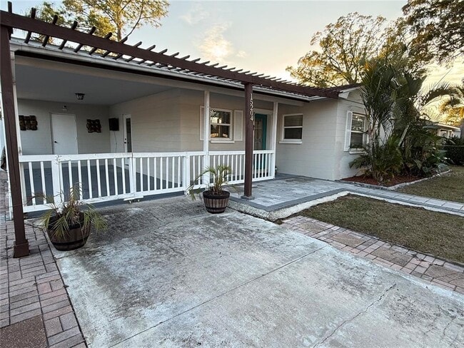 Building Photo - 15204 Monet Dr