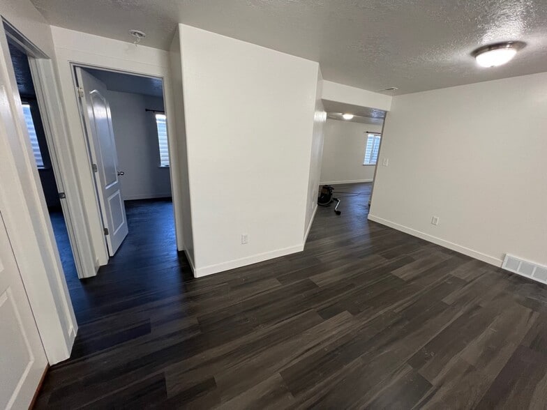 Building Photo - 3507 Bay Ct