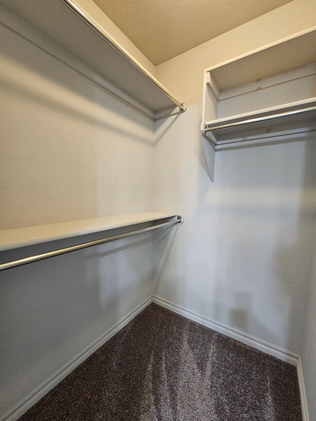 Building Photo - (3) Bed/(2) Bath in Bellatona Addition! Avail NOW!