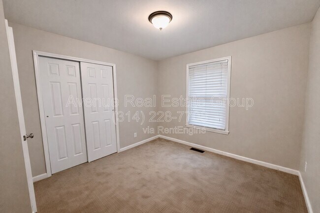 Building Photo - 1715 Dover Trace Dr