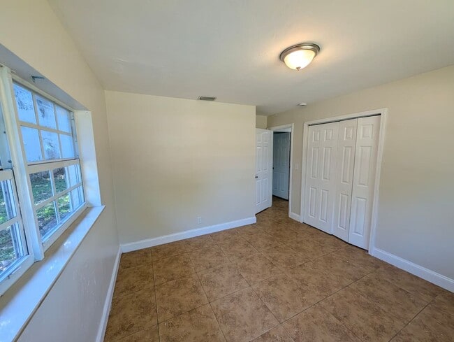 Building Photo - Spacious 3BR Rental with Outdoor Living Space