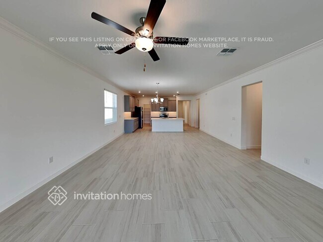 Building Photo - 14246 17 Ct E