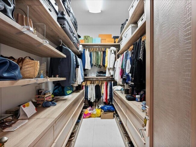 Building Photo - 3917 S Le Jeune Rd