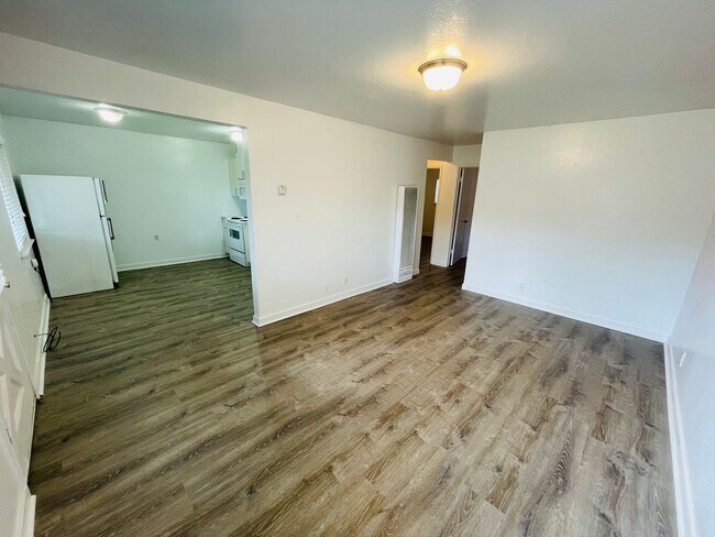 Building Photo - 2301 James Ave