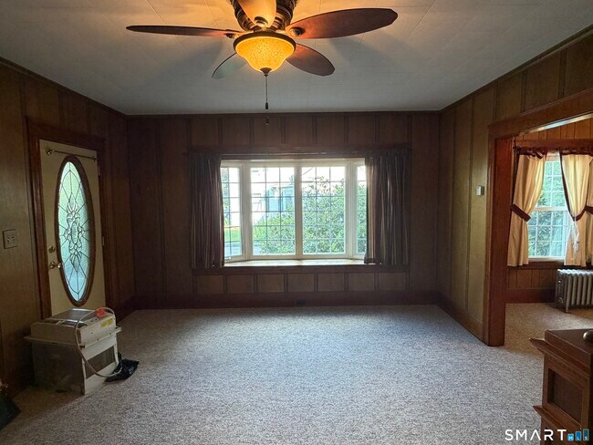 Building Photo - 9 Floral Ave