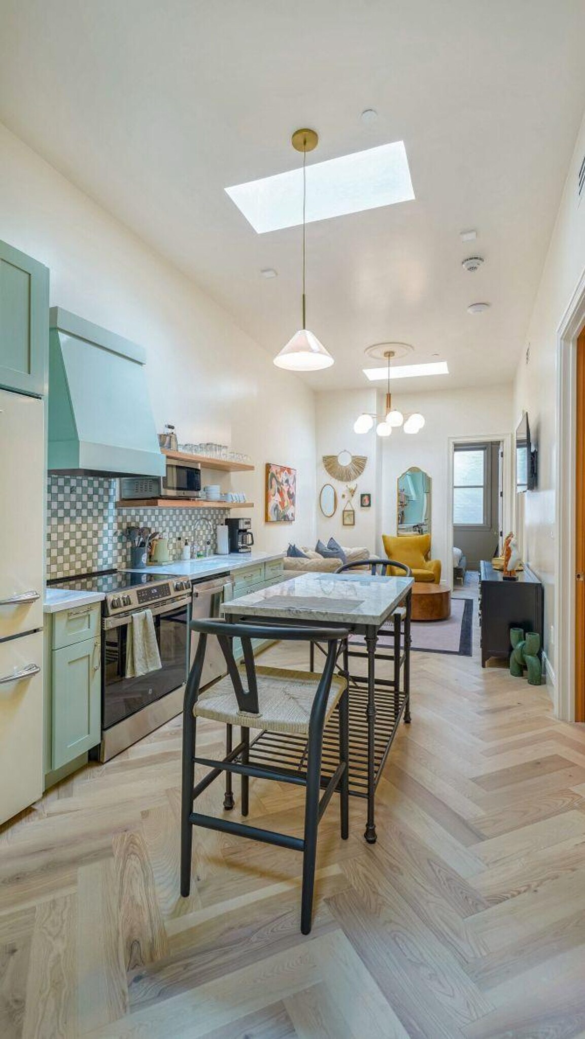 Building Photo - 604 Baronne St