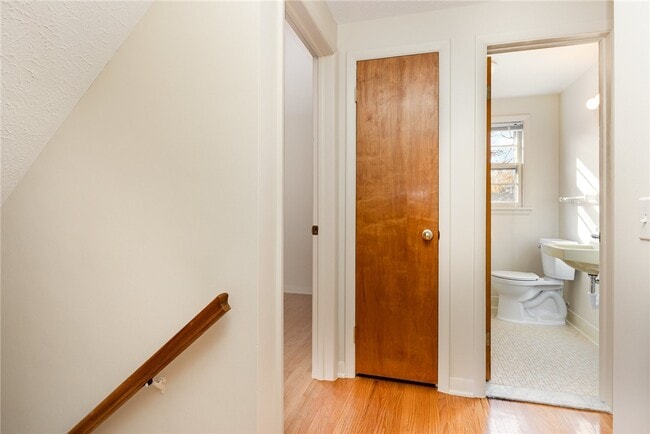 Building Photo - 16 Summit St