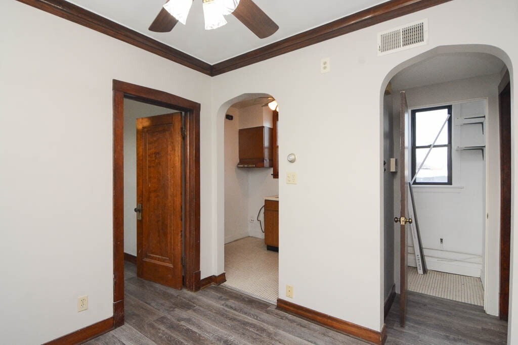 Building Photo - 3619 N Paulina St