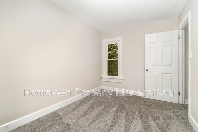 Building Photo - 321 W Mifflin St