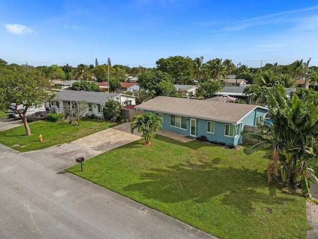 Building Photo - 2750 NE 10th Ave