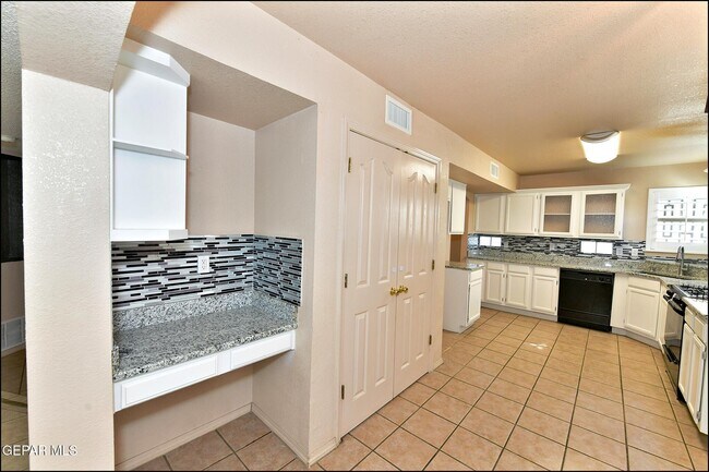 Building Photo - 1416 Stone Canyon Way