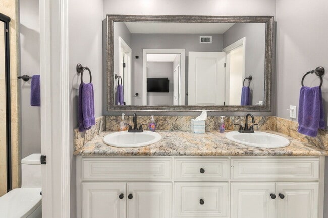Building Photo - Your Furnished Coastal Escape Awaits!