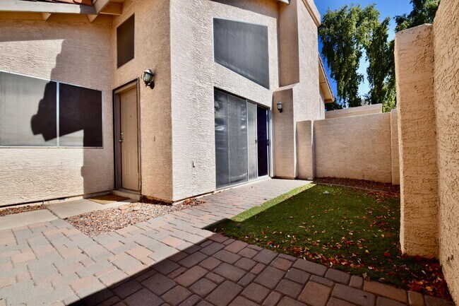 Building Photo - 2019 W Lemon Tree Pl