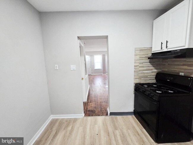 Building Photo - 1910 Sigel St