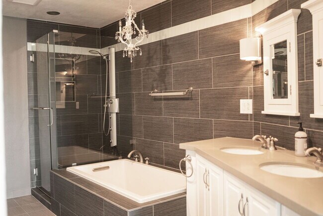 Building Photo - "Charming 3-Bed Home with Fireplace & Pool...