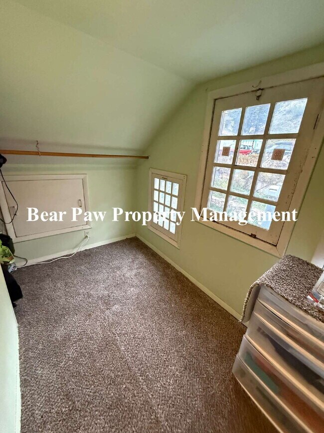 Building Photo - New Lower Prince on this Great Little Hous...