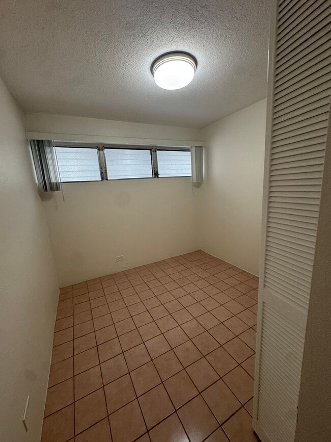 Building Photo - 2281 Ala Wai Blvd