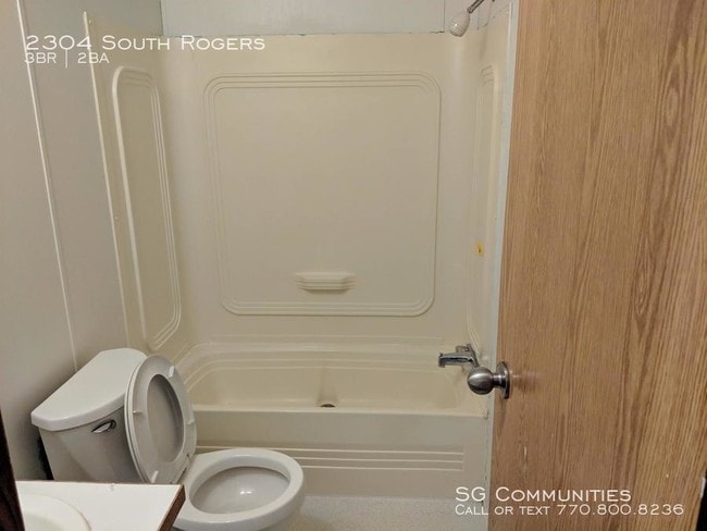 Building Photo - 2304 S Rogers St