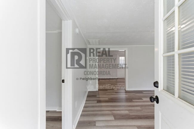 Building Photo - 6548 Old Clarksville Pike