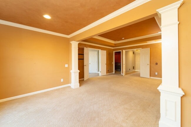 Building Photo - Updated Faircrest 4 BD 3.5 BA Townhome