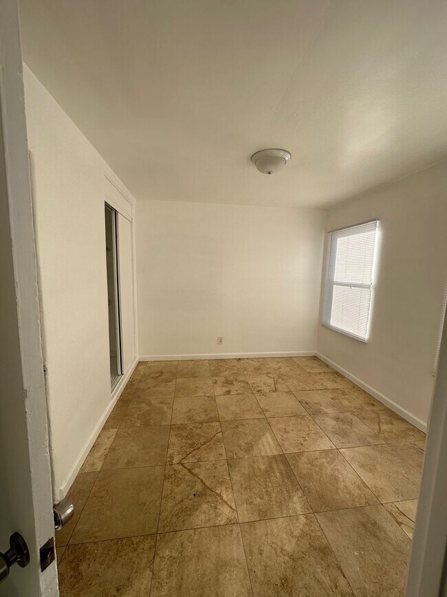 Building Photo - 6719-21 Wunderlin Ave