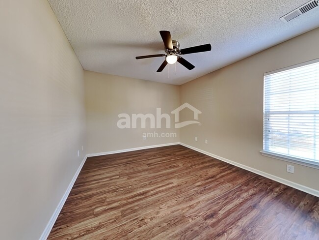 Building Photo - 235 Emerald Isle Dr