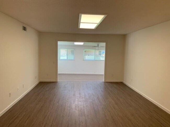 Building Photo - A beautiful Del Mar model for lease in Leisure Village