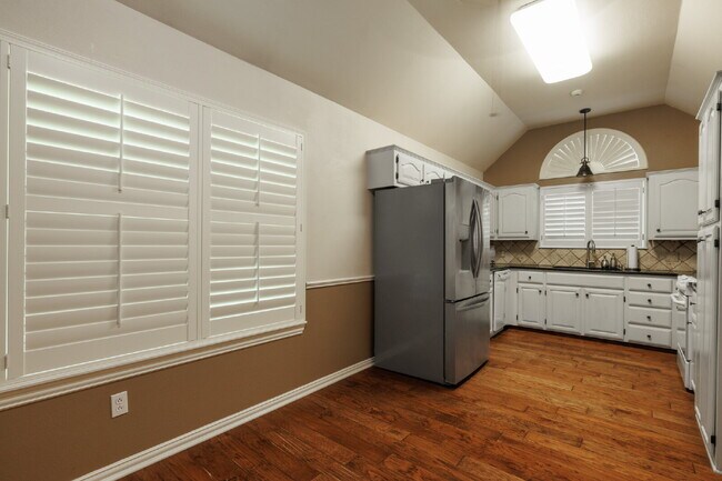 Building Photo - Furnished and For Lease