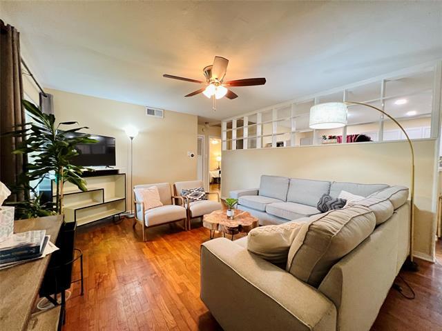 Building Photo - 310 W 15th St