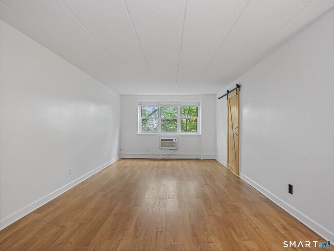 Building Photo - 27 Northill St