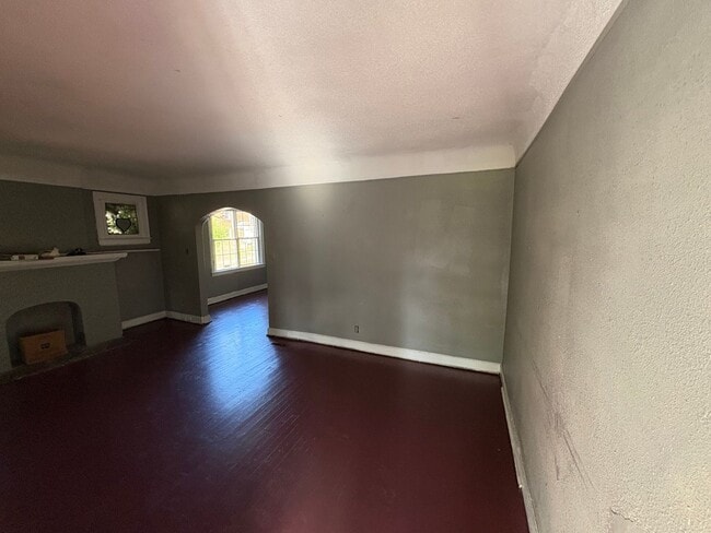 Building Photo - 3 Bedroom Home In Detroit