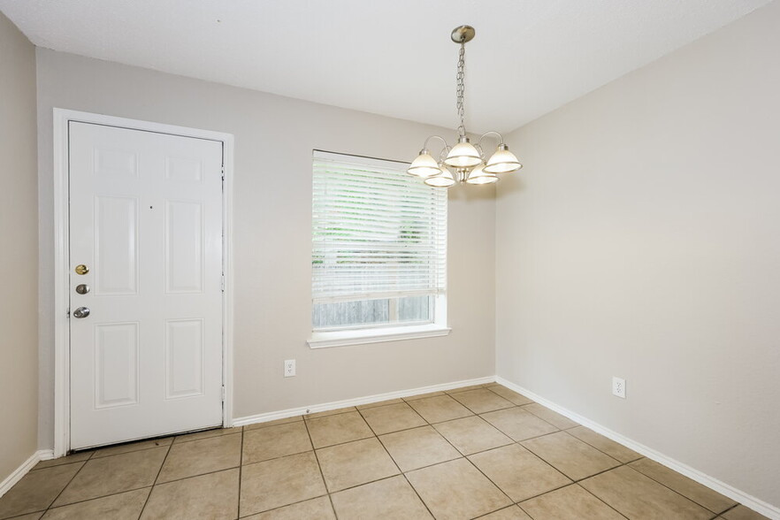 Building Photo - 1223 Reeves Ln