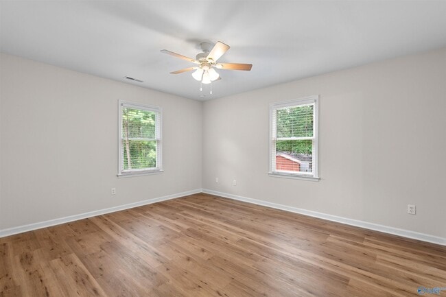 Building Photo - 285 Ruby Dr