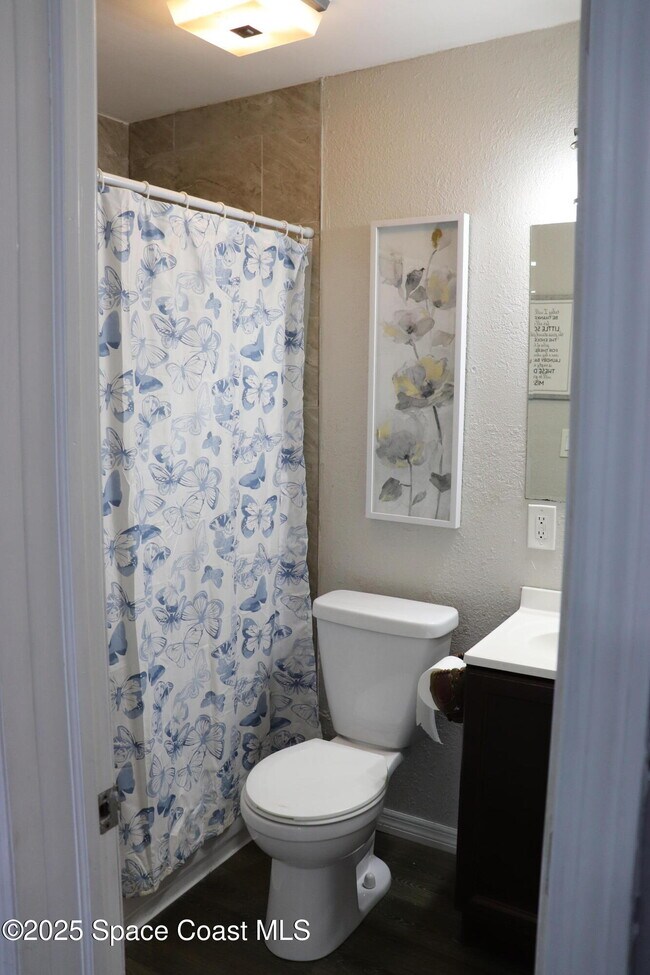 Building Photo - 491 Seacrest Ave