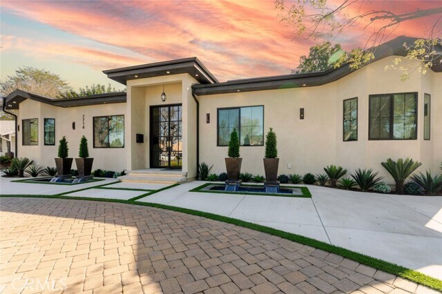 Building Photo - 7714 Lasaine Ave