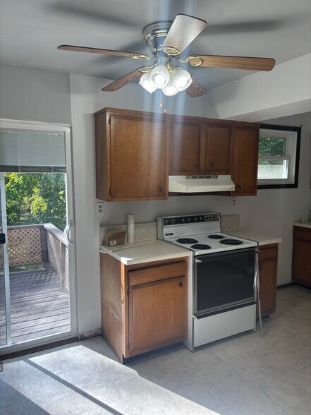 Kitchen 1 - 302 W State St